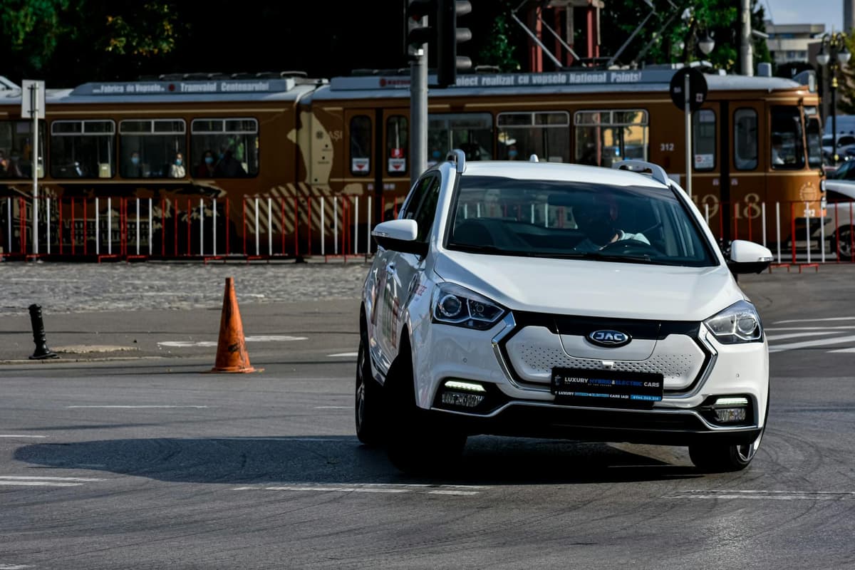 BYD Atto 1 vs Wuling Air EV: 3 Perbedaan Utama, Mana Lebih Worth…