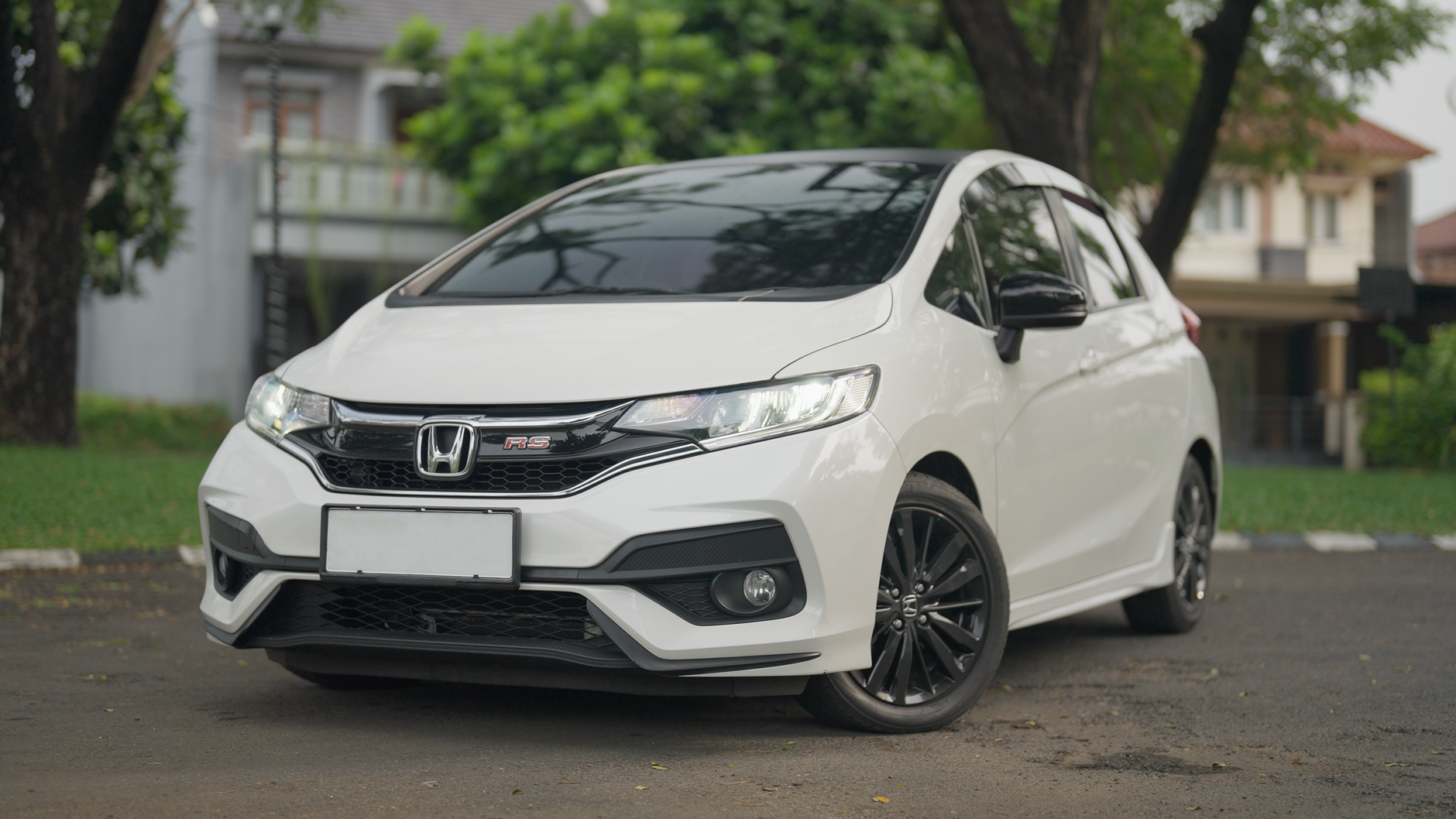 Ilustrasi: A stylish white Honda RS car parked in a serene residential neighborhood.