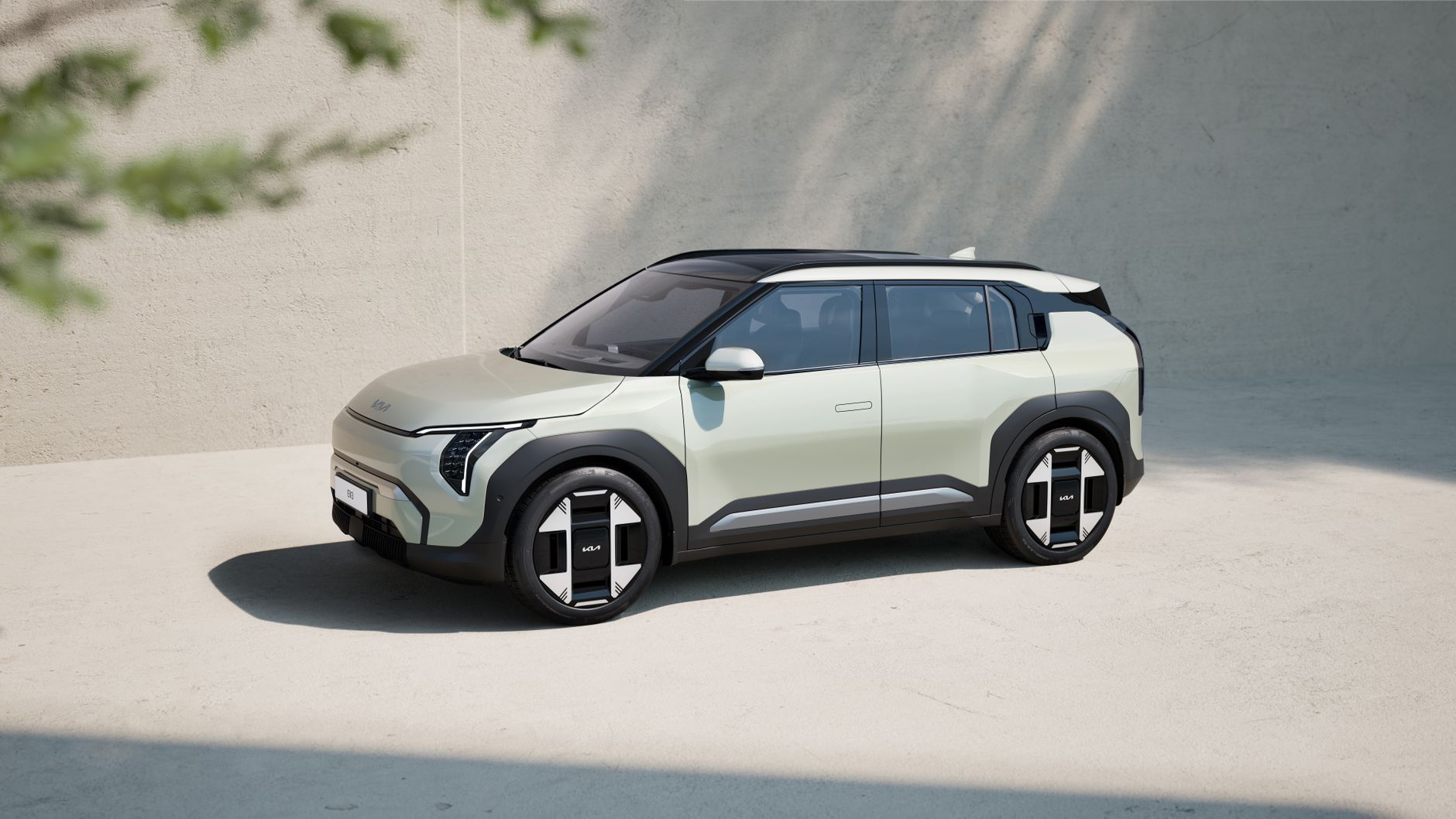 Ilustrasi: A sleek electric SUV parked in a minimalist outdoor environment, showcasing modern design.